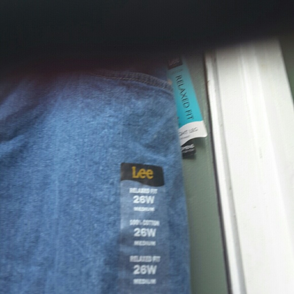 LEE Women's Relaxed Fit Blue Jeans  26W BRAND NEW - Picture 3 of 6